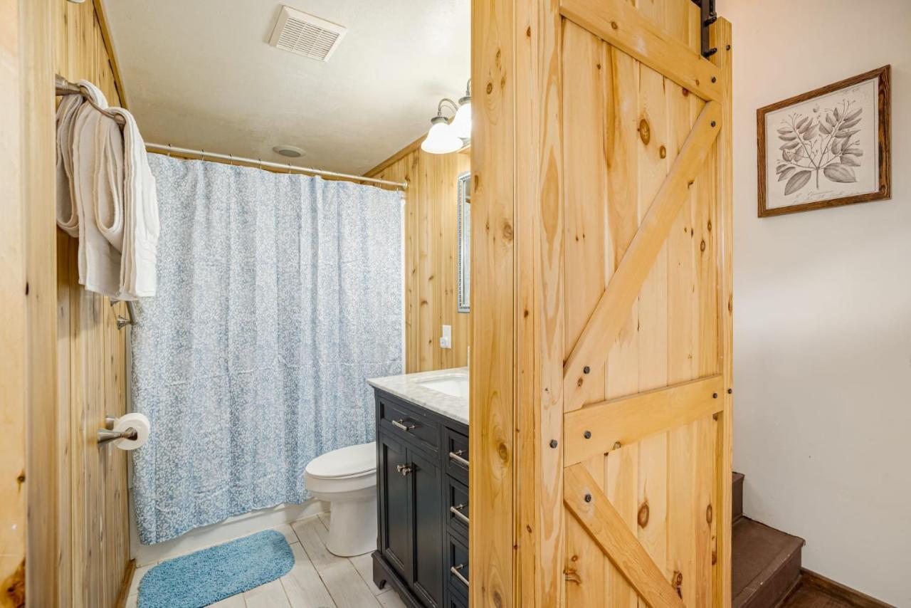 Quaint Loft Cabin W Hot Tub, Firepit, Deck & Grill Hedgesville Bagian luar foto