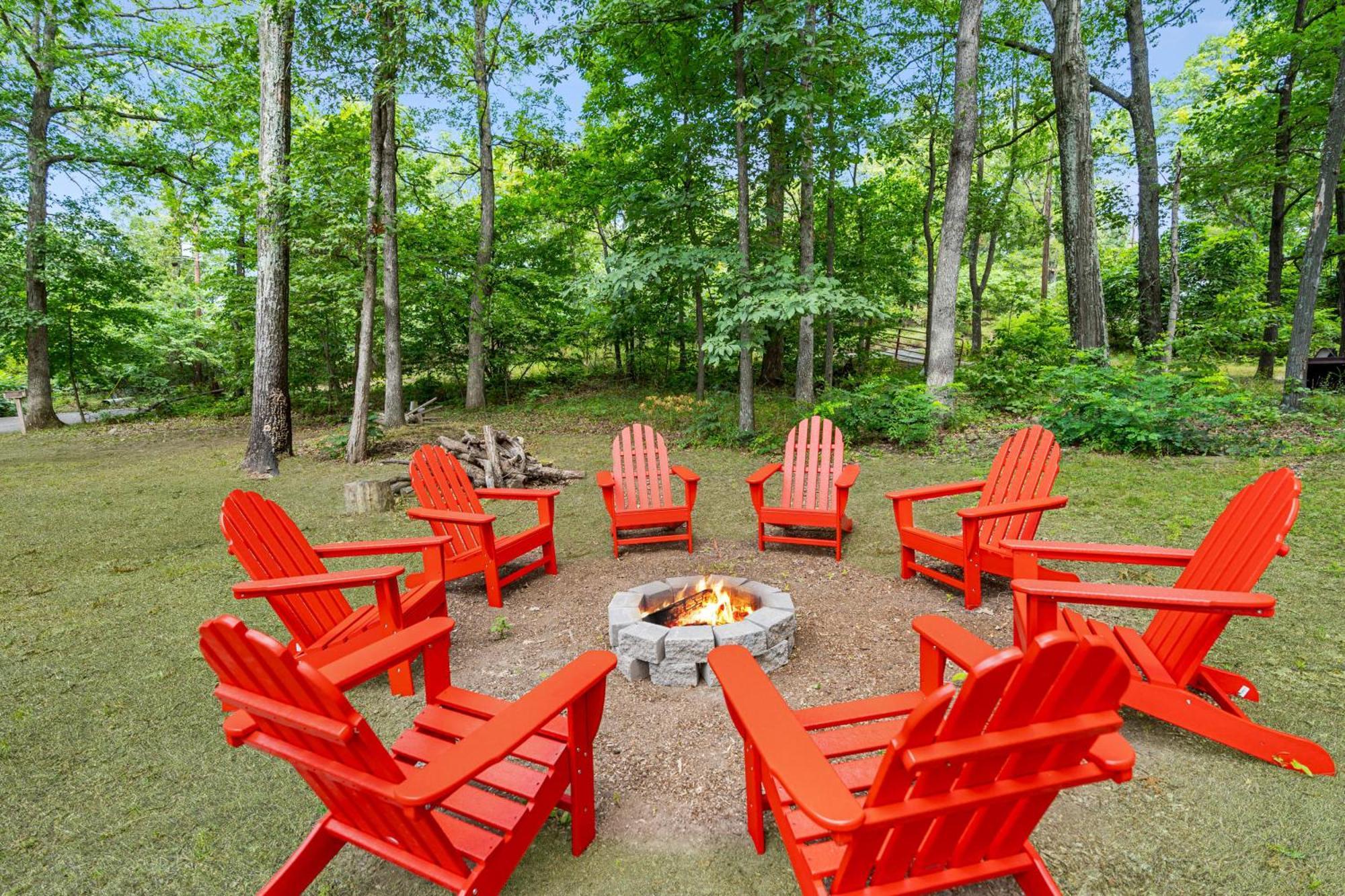 Quaint Loft Cabin W Hot Tub, Firepit, Deck & Grill Hedgesville Bagian luar foto