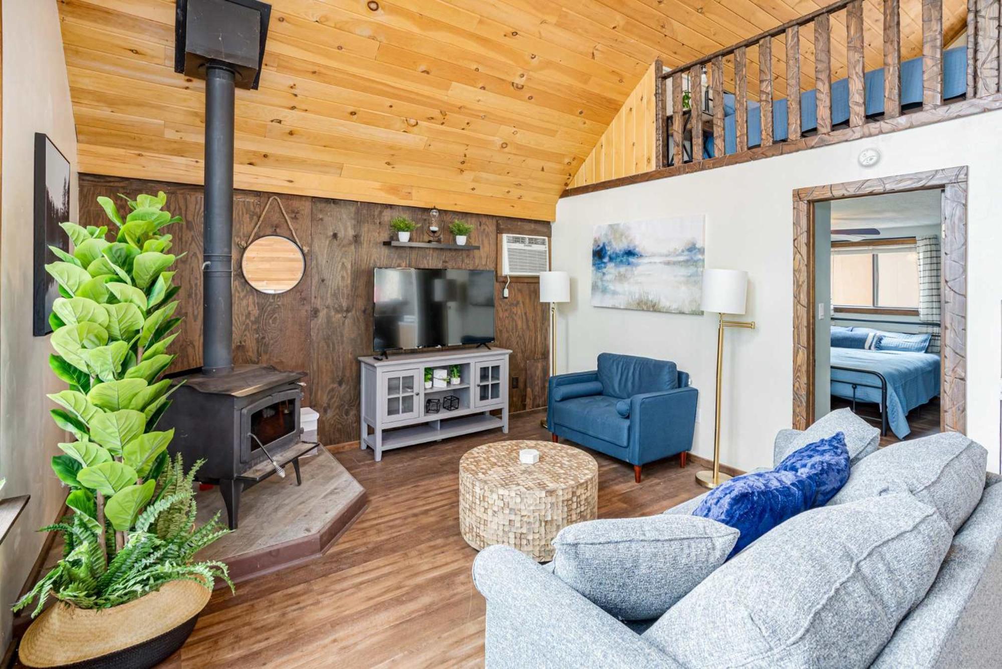 Quaint Loft Cabin W Hot Tub, Firepit, Deck & Grill Hedgesville Bagian luar foto